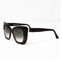 Cargar imagen en el visor de la galería, Cutler And Gross Dark Turtle
